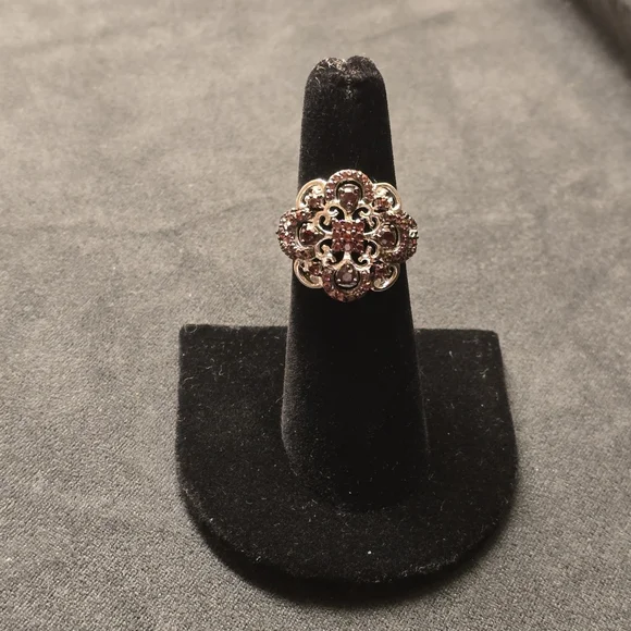 .925 Sterling Silver Man Made Garnet Stone Ring. Ladies Size 6 - Picture 2 of 7